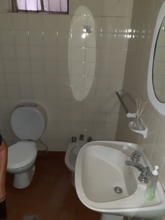 Casa con local en  microcentro de Loberia - acepta valores
