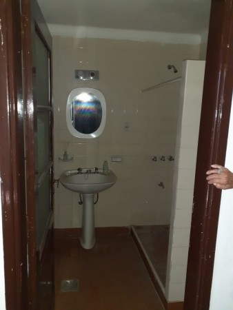 Casa con local en  microcentro de Loberia - acepta valores