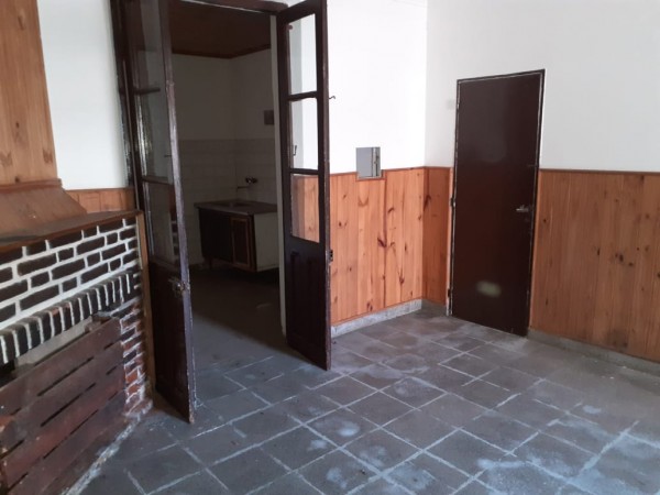 Casa con local en  microcentro de Loberia - acepta valores