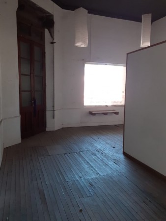 Casa con local en  microcentro de Loberia - acepta valores
