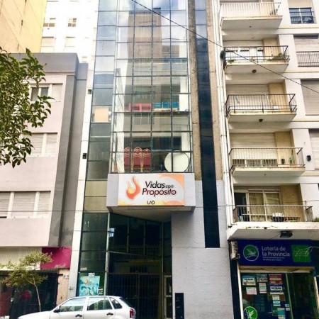 VENTA MODERNO EDIFICIO CON RENTA EN MICRO CENTRO DE MAR DEL PLATA - SANTA FE CASI PEATONAL -  ACEPTA VALORES