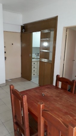 Departamento 2 ambientes con balcón a la calle