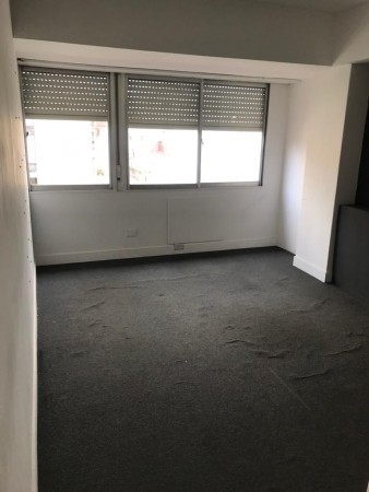 Venta oficina sobre Peatonal San Martin 