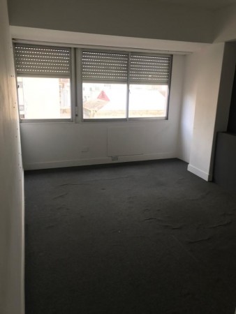 Venta oficina sobre Peatonal San Martin 