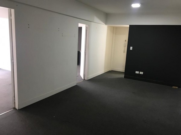 Venta oficina sobre Peatonal San Martin 