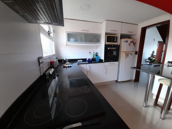 VENTA HERMOSO CHALET EN EL BARRIO SANTA ELENA