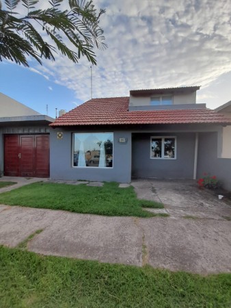VENTA HERMOSO CHALET EN EL BARRIO SANTA ELENA