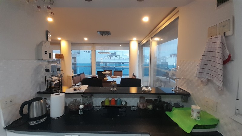VENTA EDIFICIO BOGHOSS  2  - SEMI PISO DE  TRES AMBIENTES CON COCHERAS Y BAULERA. A LA CALLE PLENA VISTA AL MAR - AV. LIBERTAD 3300 -LA PERLA-