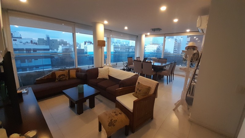 VENTA EDIFICIO BOGHOSS  2  - SEMI PISO DE  TRES AMBIENTES CON COCHERAS Y BAULERA. A LA CALLE PLENA VISTA AL MAR - AV. LIBERTAD 3300 -LA PERLA-