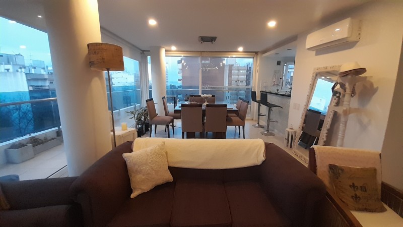VENTA EDIFICIO BOGHOSS  2  - SEMI PISO DE  TRES AMBIENTES CON COCHERAS Y BAULERA. A LA CALLE PLENA VISTA AL MAR - AV. LIBERTAD 3300 -LA PERLA-