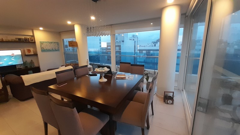 VENTA EDIFICIO BOGHOSS  2  - SEMI PISO DE  TRES AMBIENTES CON COCHERAS Y BAULERA. A LA CALLE PLENA VISTA AL MAR - AV. LIBERTAD 3300 -LA PERLA-