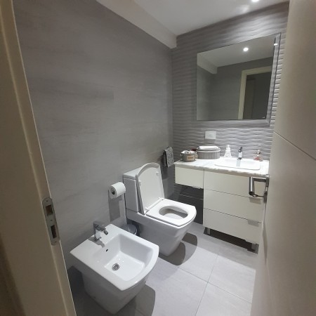 VENTA EDIFICIO BOGHOSS  2  - SEMI PISO DE  TRES AMBIENTES CON COCHERAS Y BAULERA. A LA CALLE PLENA VISTA AL MAR - AV. LIBERTAD 3300 -LA PERLA-