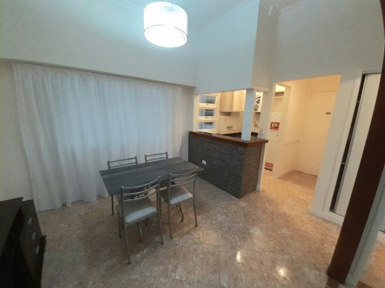 VENTA DOS AMBIENTES CONTRA-FRENTE, PLANTA BAJA. CORRIENTES 2100