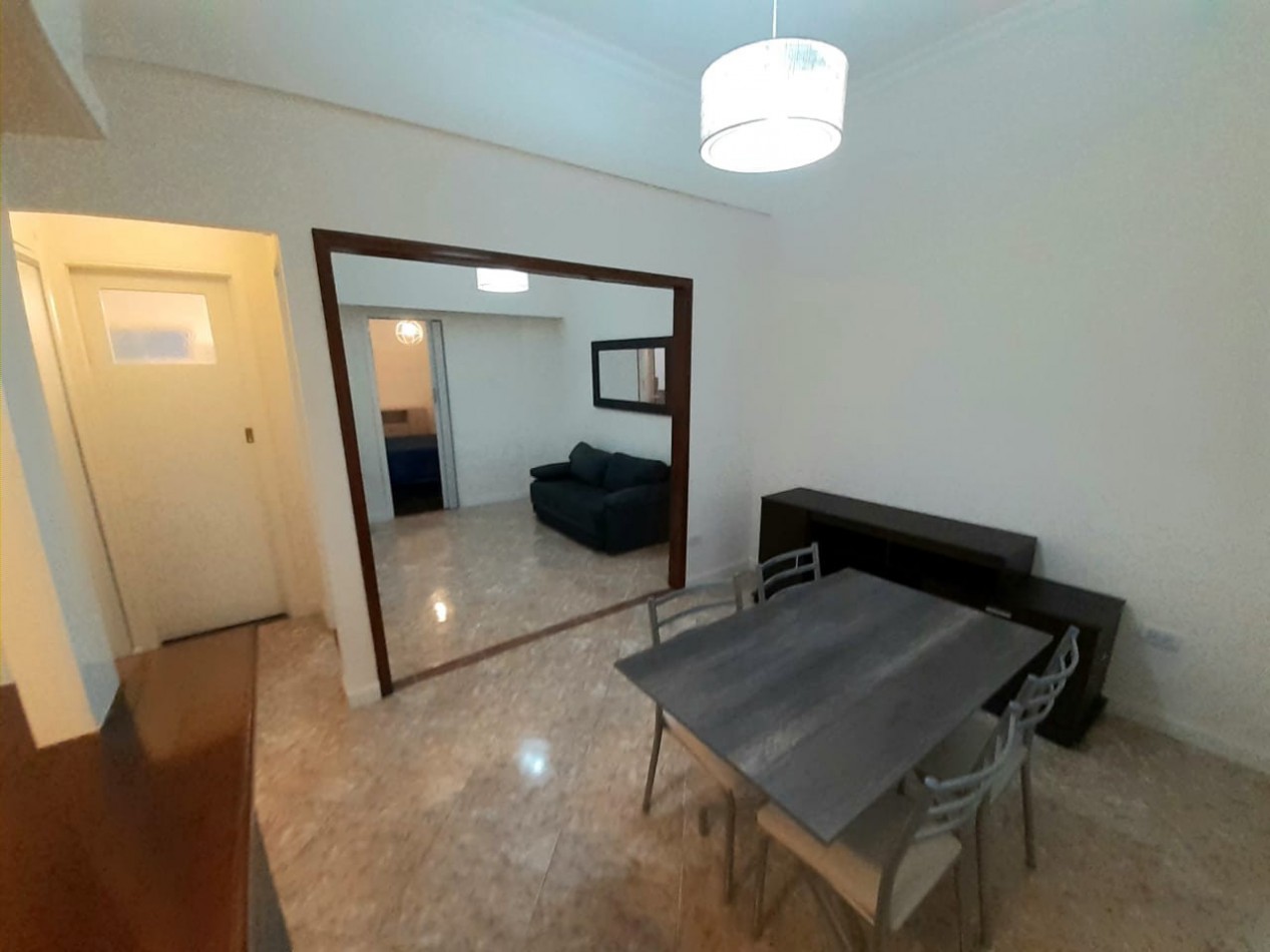 VENTA DOS AMBIENTES CONTRA-FRENTE, PLANTA BAJA. CORRIENTES 2100