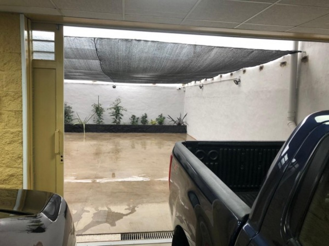 VENTA EXCELENTE LOCAL SOBRE AV COLON.