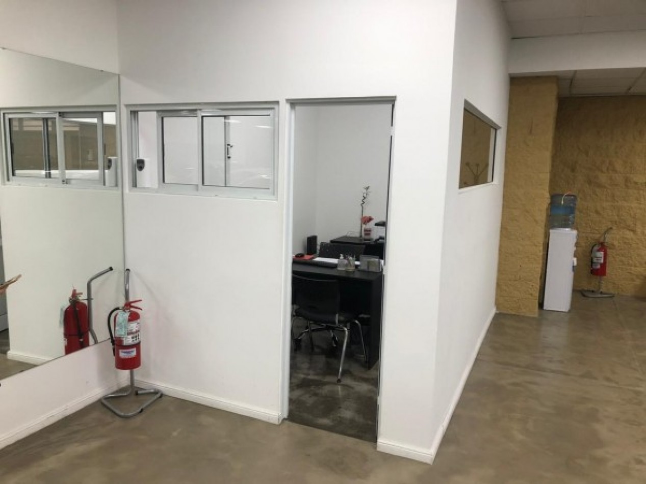 VENTA EXCELENTE LOCAL SOBRE AV COLON.