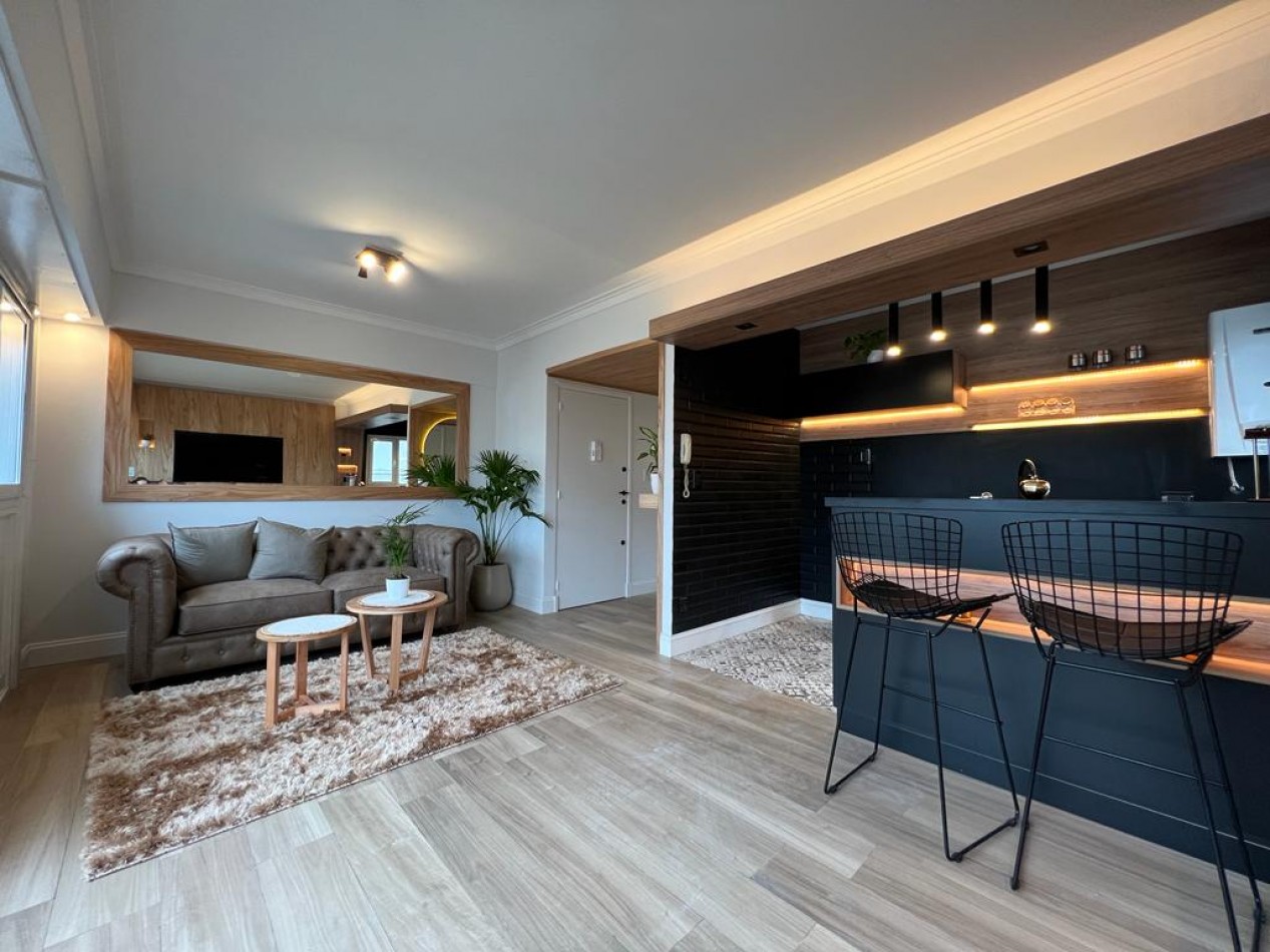 VENTA Semipiso de 3 amb con COCHERA. Falucho 2682.