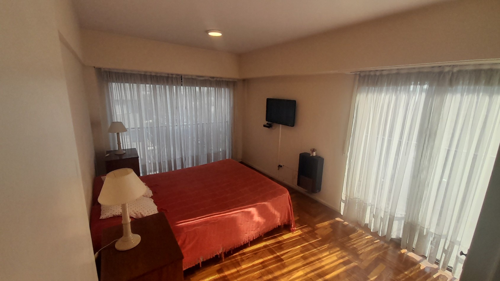 VENTA:  EXCELENTE DEPARTAMENTO -4 AMBIENTES-  CORDOBA 1600.