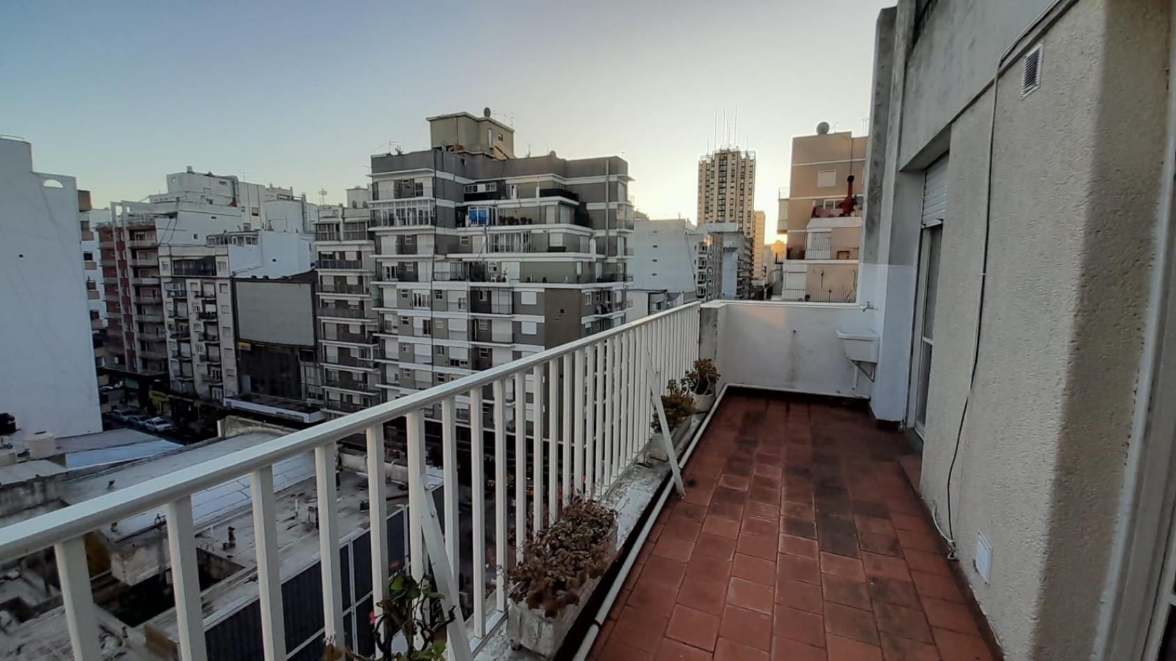 VENTA: Departamento 2 Ambientes Amplios y Luminosos, con Balcon Terraza. SOBRE PEATONAL SAN MARTIN