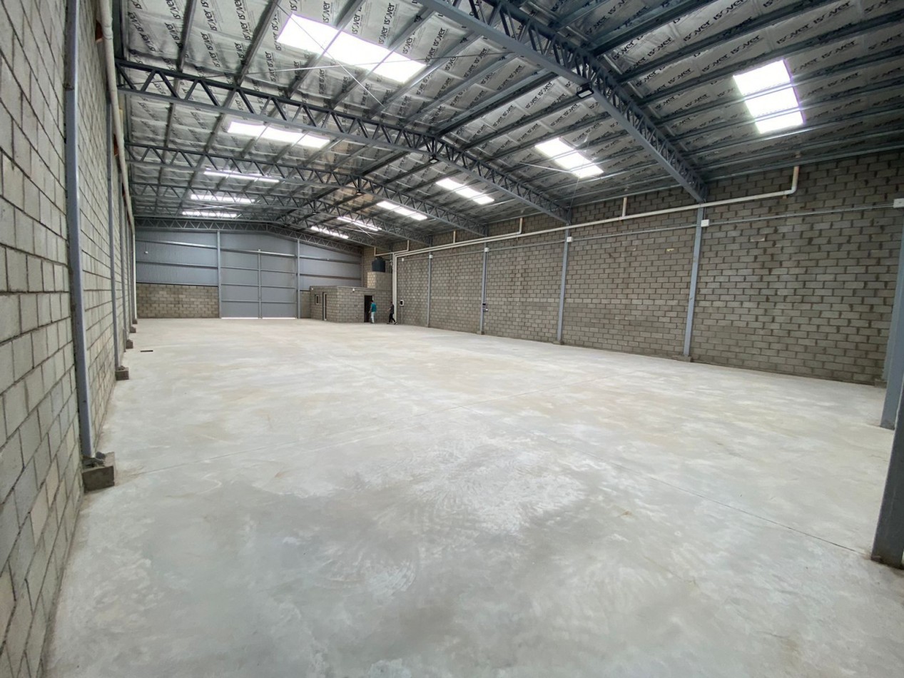 VENTA: GRAN GALPON NUEVO 550 M2. CUBIERTOS SOBRE LOTE DE 750 M2. EN LA CIUDAD DE  BALCARCE