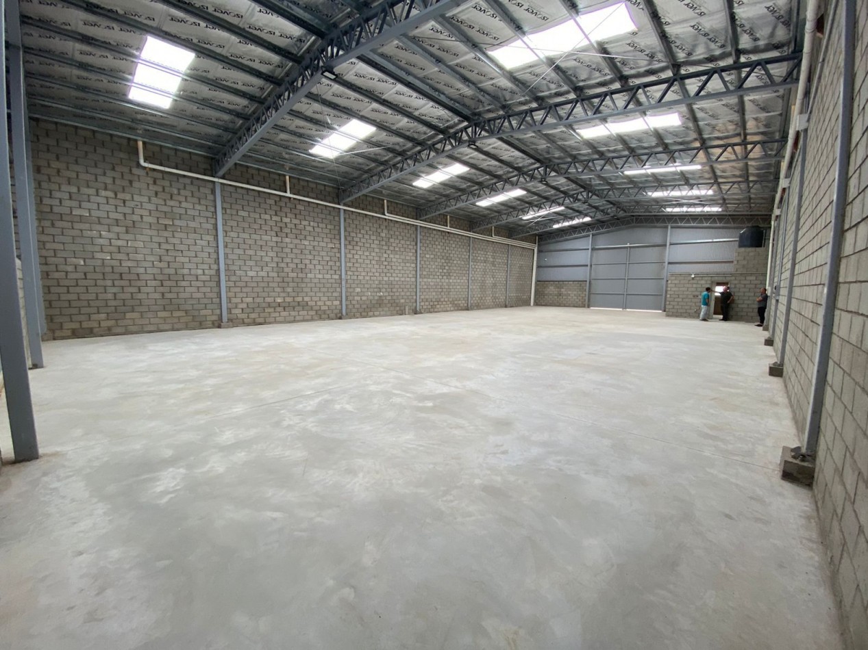 VENTA: GRAN GALPON NUEVO 550 M2. CUBIERTOS SOBRE LOTE DE 750 M2. EN LA CIUDAD DE  BALCARCE