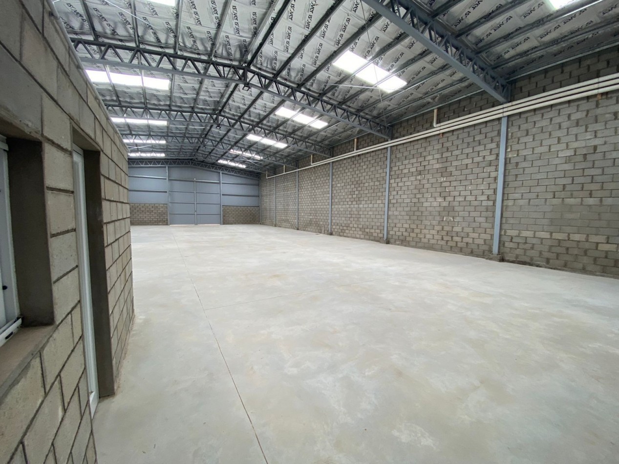 VENTA: GRAN GALPON NUEVO 550 M2. CUBIERTOS SOBRE LOTE DE 750 M2. EN LA CIUDAD DE  BALCARCE