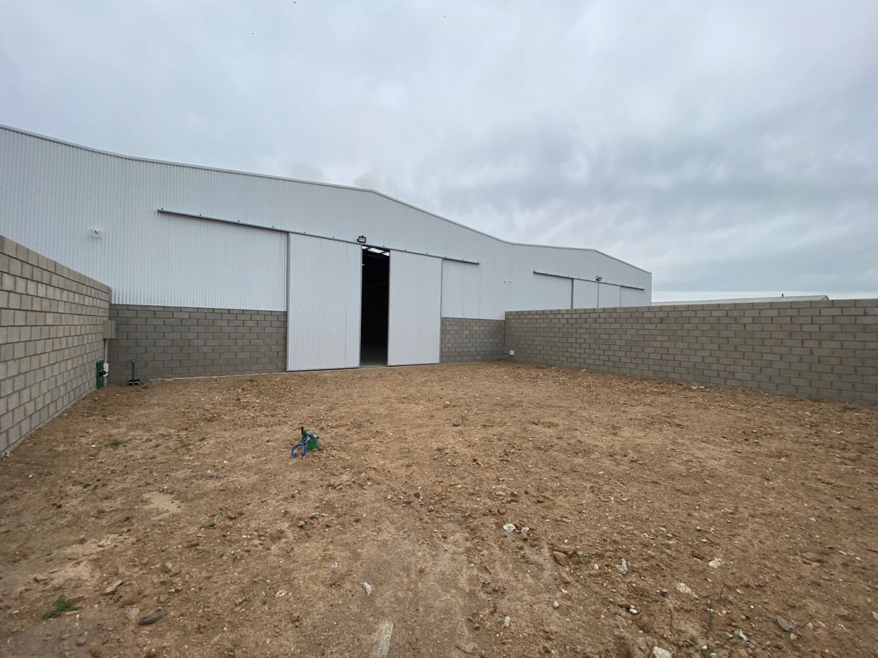 VENTA: GRAN GALPON NUEVO 550 M2. CUBIERTOS SOBRE LOTE DE 750 M2. EN LA CIUDAD DE  BALCARCE