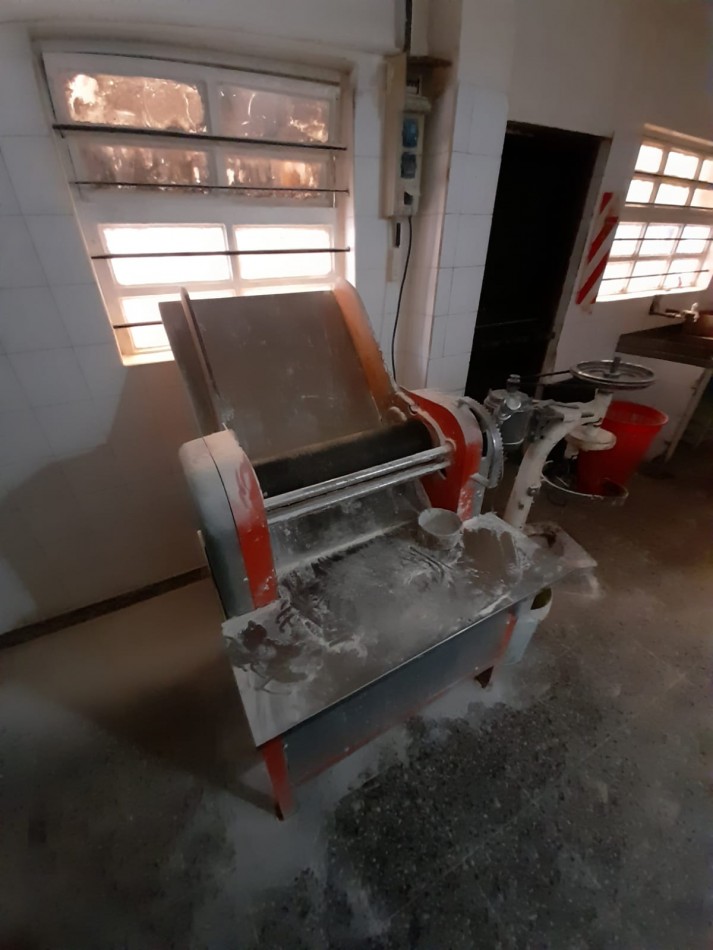 ALQUILO PANIFICADORA 