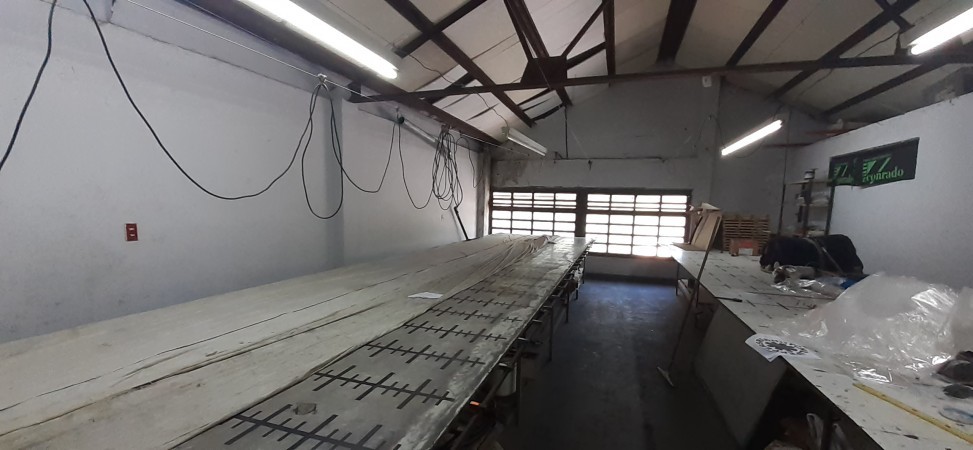 VENTA Galpon en 2 plantas con Oficinas 