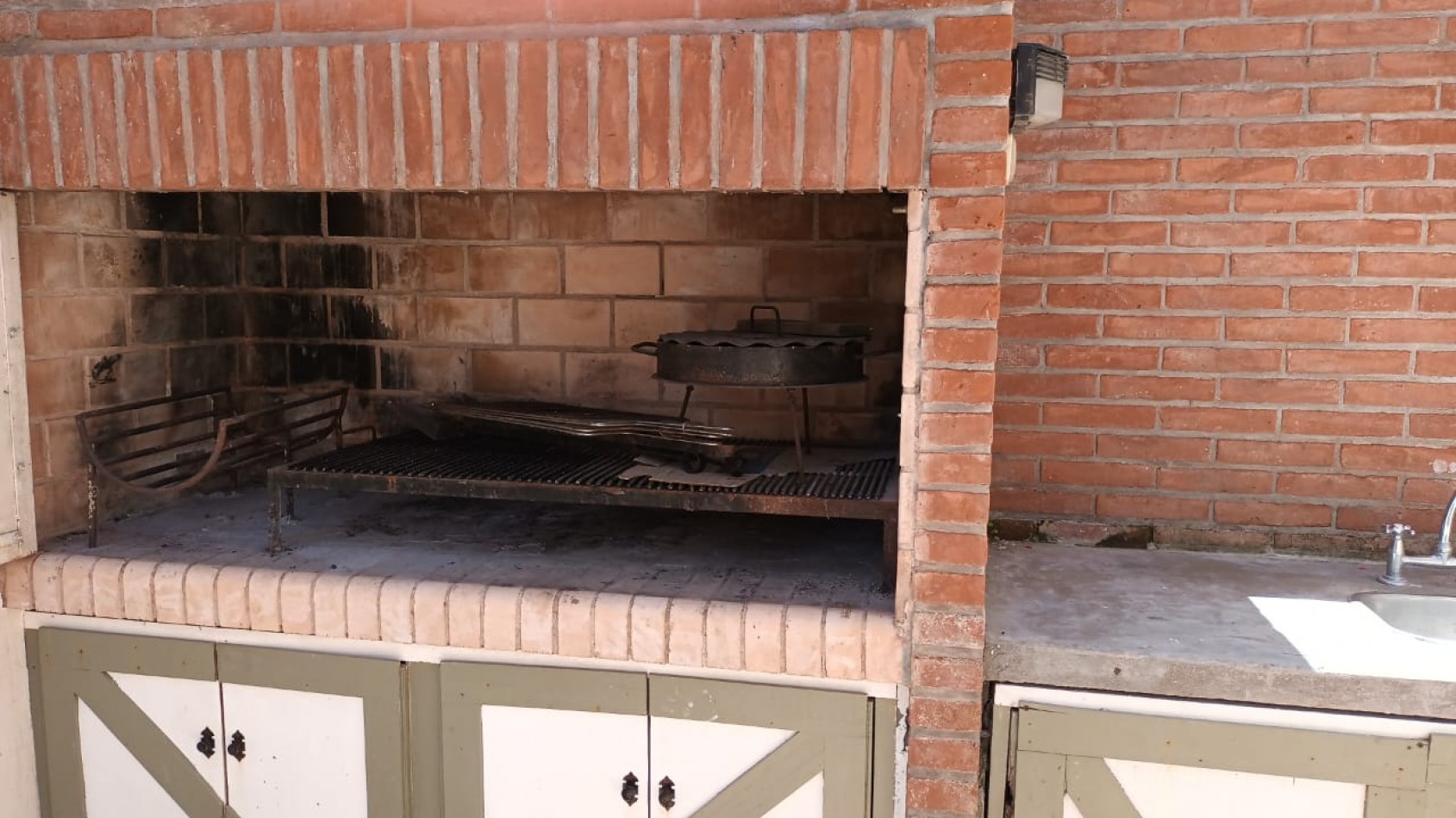 CHALET 4 AMBIENTES + COCHERA 3 AUTOS + PARRILLA - PH A LA CALLE EN LO MEJOR DE PINAMAR