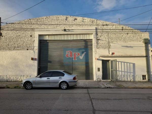 VENTA EXCELENTE GALPON 700 m2. SIN COLUMNAS MORENO CASI ITALIA