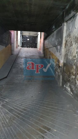 EN VENTA COCHERA 
