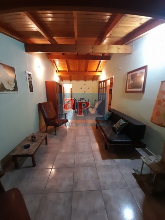 VENTA SOBRE AVENIDA MUYYY COMERCIAL CHALET CON DEPARTAMENTO 10.39X35.50