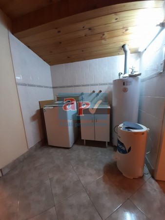 VENTA SOBRE AVENIDA MUYYY COMERCIAL CHALET CON DEPARTAMENTO 10.39X35.50