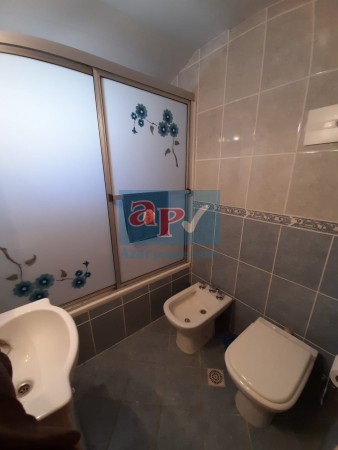 VENTA SOBRE AVENIDA MUYYY COMERCIAL CHALET CON DEPARTAMENTO 10.39X35.50