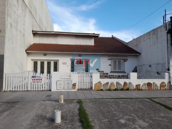 VENTA SOBRE AVENIDA MUYYY COMERCIAL CHALET CON DEPARTAMENTO 10.39X35.50