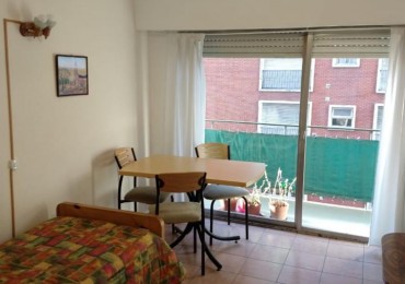 UN AMBIENTE CON BALCÓN  CENTRO MAR DEL PLATA