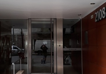 Departamento 2 ambientes con balcón a la calle