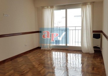 Venta departamento de 2 ambientes RECICLADO CON COCHERA PLAZA COLON 