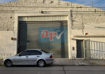 VENTA EXCELENTE GALPON 700 m2. SIN COLUMNAS MORENO CASI ITALIA