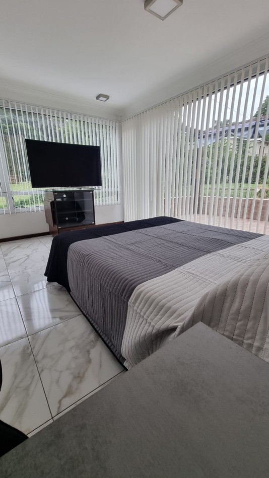 ALQUILER  TEMPORADA  SIERRA DE LOS PADRES  - CHALET  MODERNO CON PILETA, GRAN PARQUE,  ZONA 5 ESQUINAS 