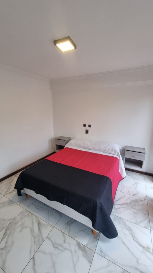 ALQUILER  TEMPORADA  SIERRA DE LOS PADRES  - CHALET  MODERNO CON PILETA, GRAN PARQUE,  ZONA 5 ESQUINAS 