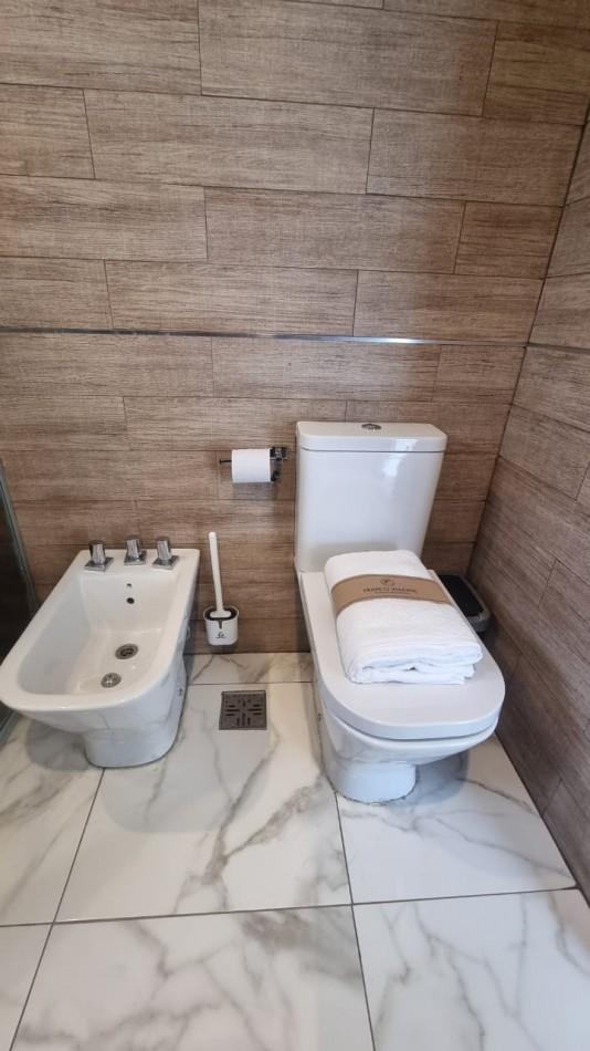 ALQUILER  TEMPORADA  SIERRA DE LOS PADRES  - CHALET  MODERNO CON PILETA, GRAN PARQUE,  ZONA 5 ESQUINAS 