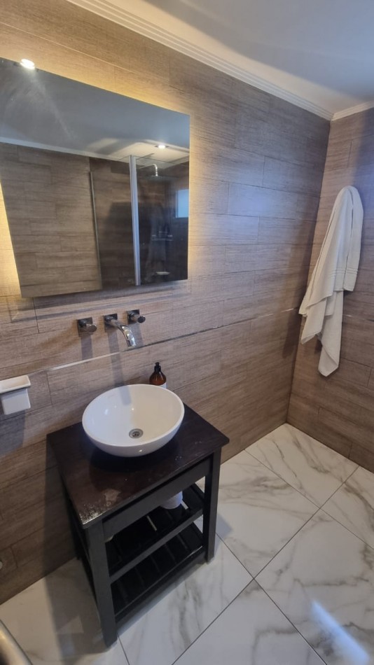 ALQUILER  TEMPORADA  SIERRA DE LOS PADRES  - CHALET  MODERNO CON PILETA, GRAN PARQUE,  ZONA 5 ESQUINAS 